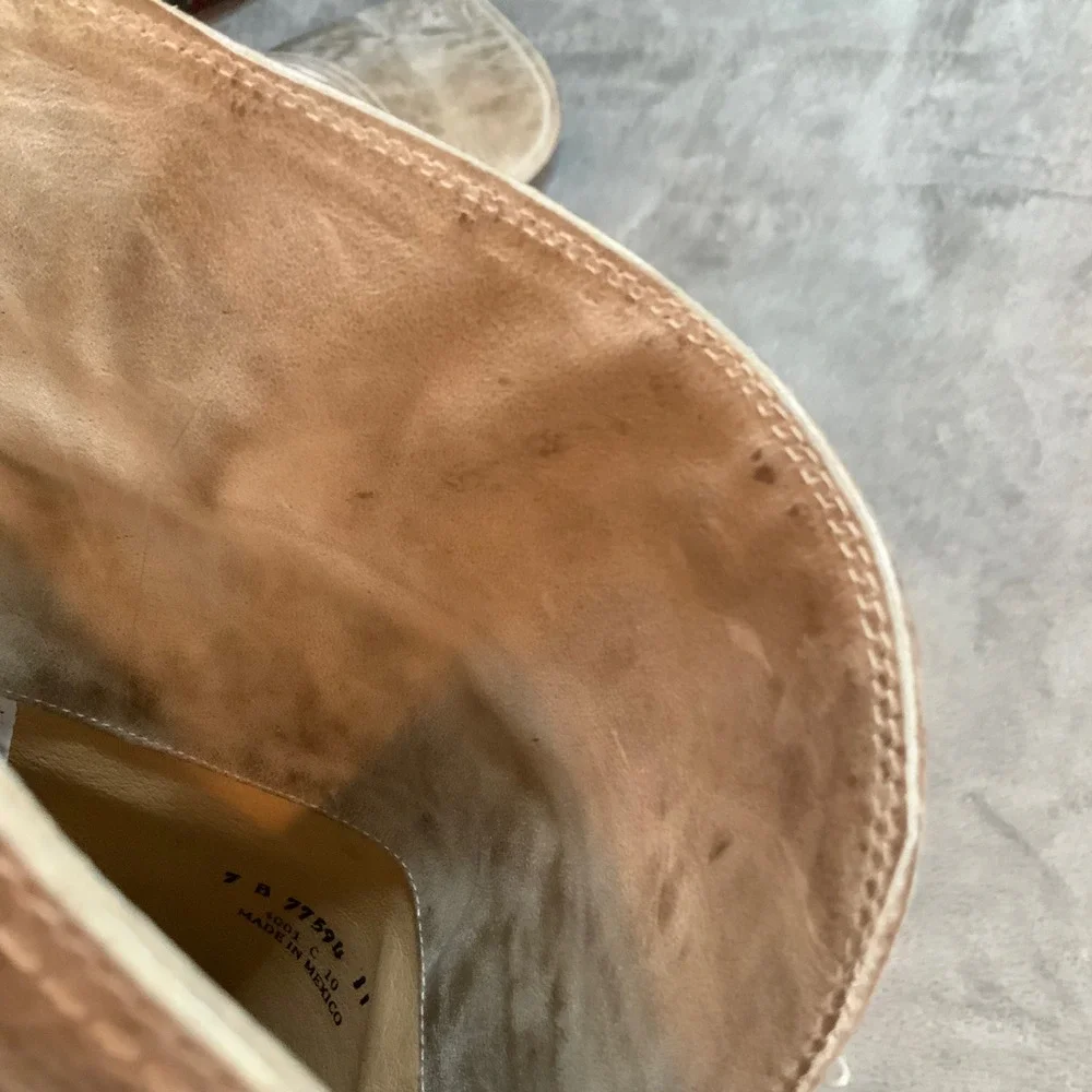 Frye Jane Tall Cuff Boot Distressed Cream Leather Equestrian Block Heel EUC 7B